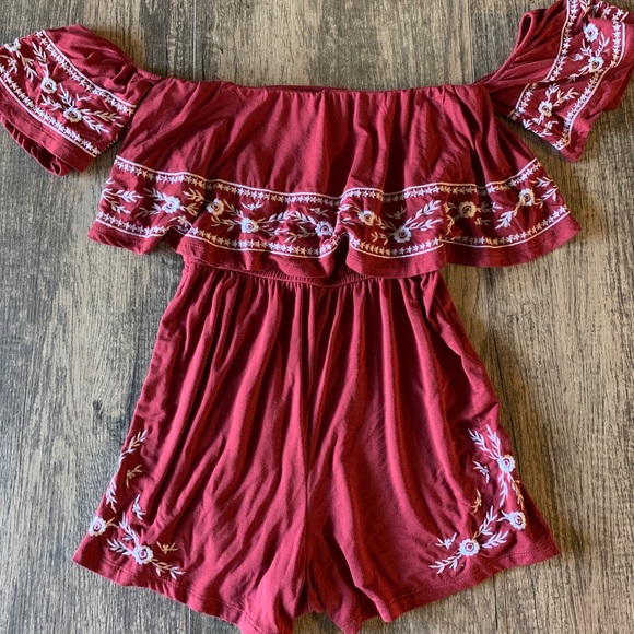 Off the Shoulder Romper - Picture 3 of 3